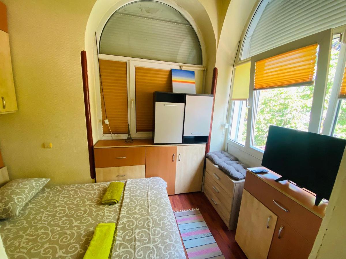 Central 2 Bedrooms Apartment Brasov Exterior photo